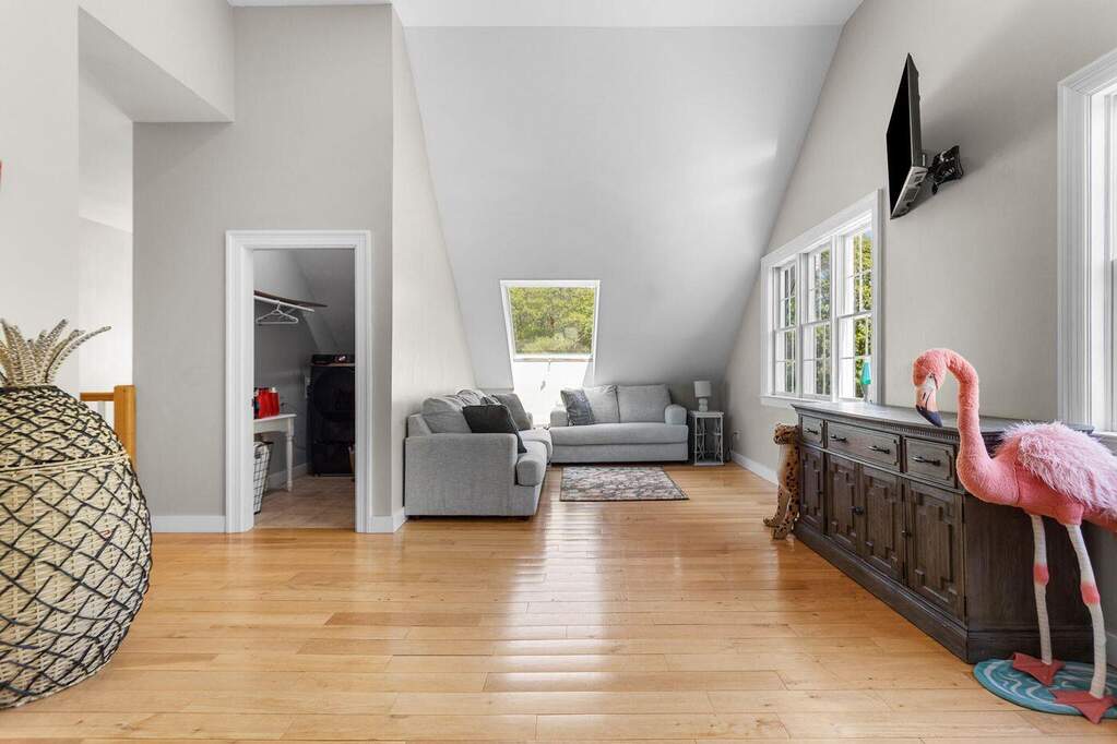 5 Bedroom Single Family Home/House's Image 27