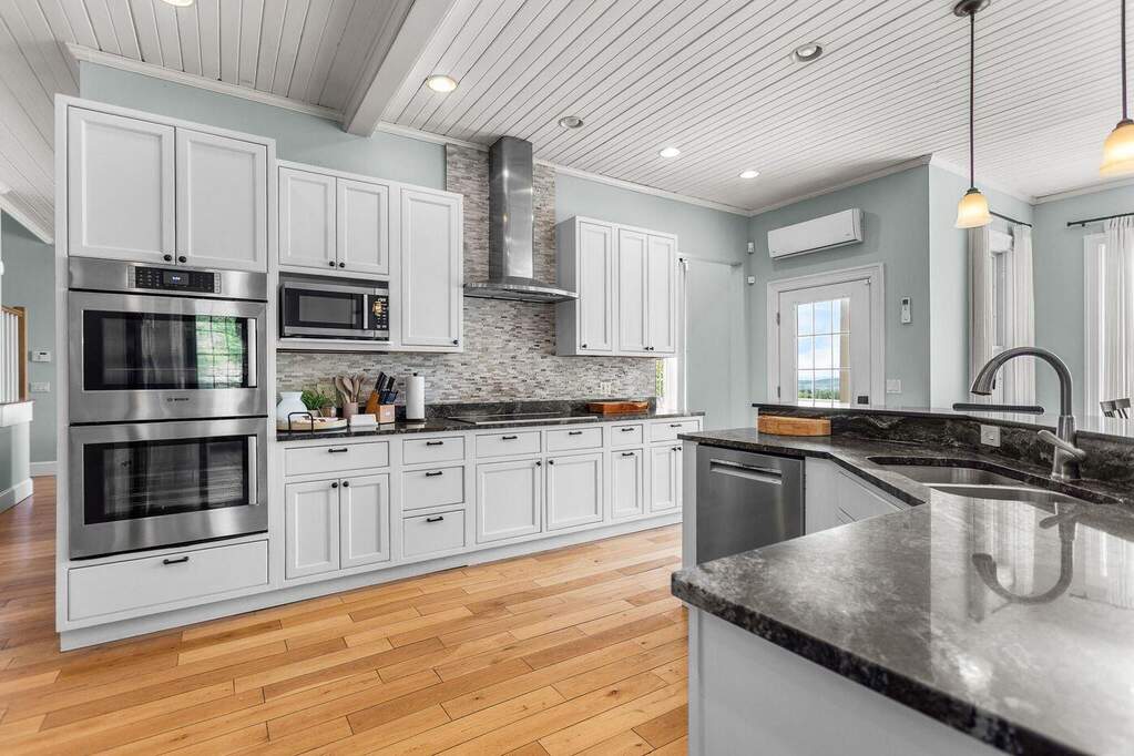 5 Bedroom Single Family Home/House's Image 4