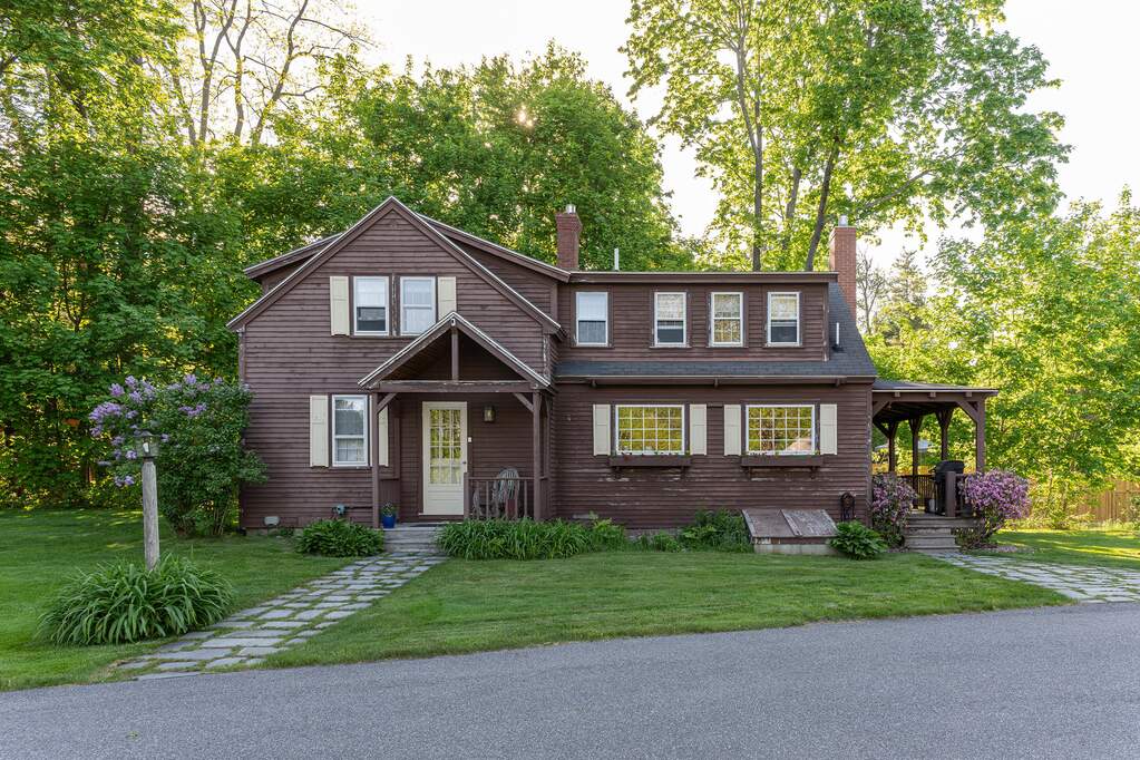7 Bedroom Single Family Home/House's Image 7