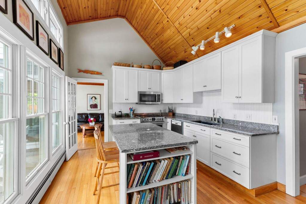 5 Bedroom Single Family Home/House's Image 10
