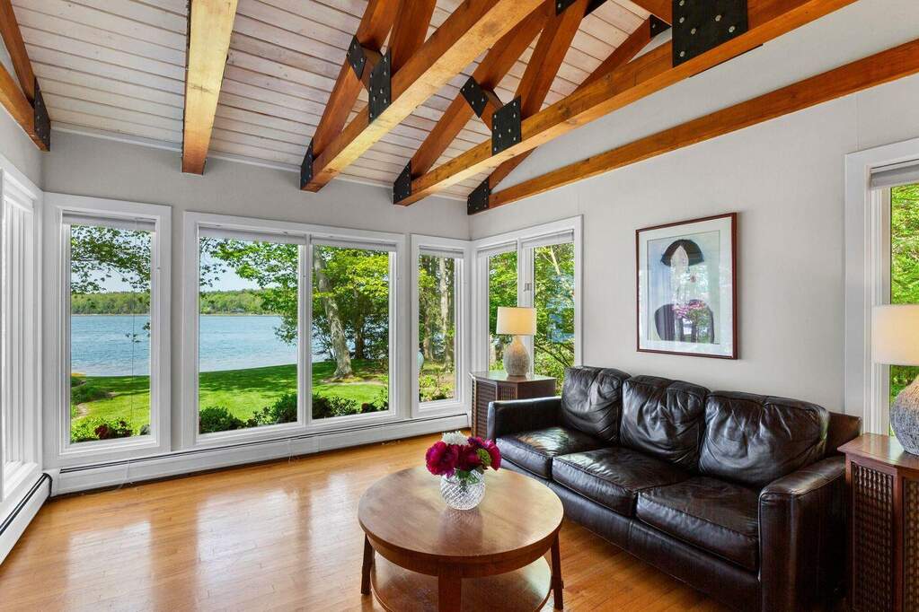 5 Bedroom Single Family Home/House's Image 12