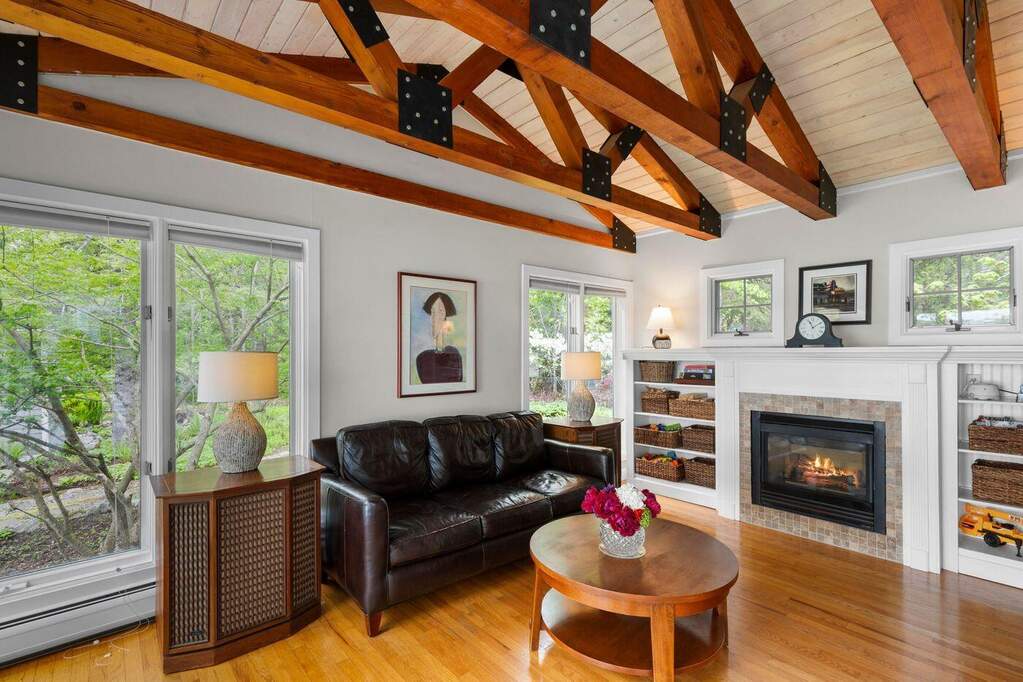 5 Bedroom Single Family Home/House's Image 13