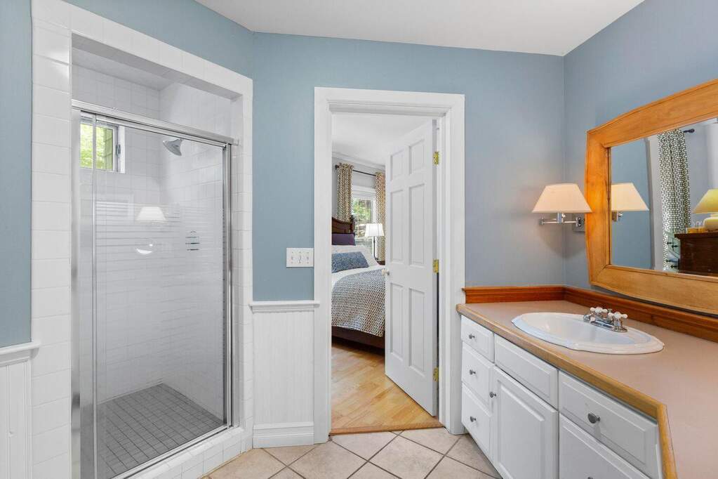 5 Bedroom Single Family Home/House's Image 15
