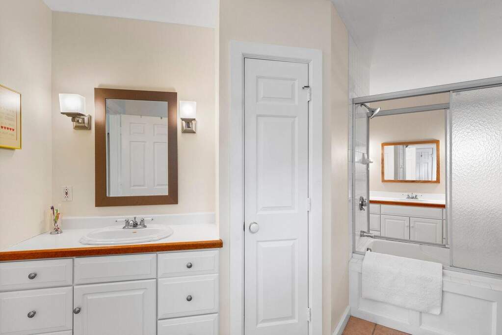5 Bedroom Single Family Home/House's Image 21