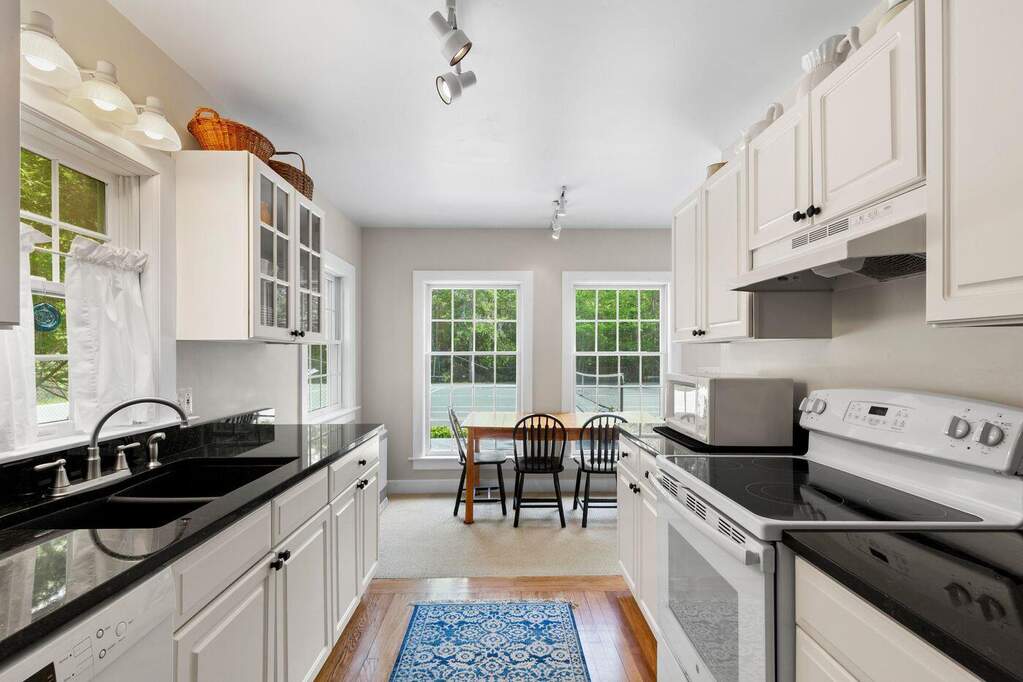 5 Bedroom Single Family Home/House's Image 29