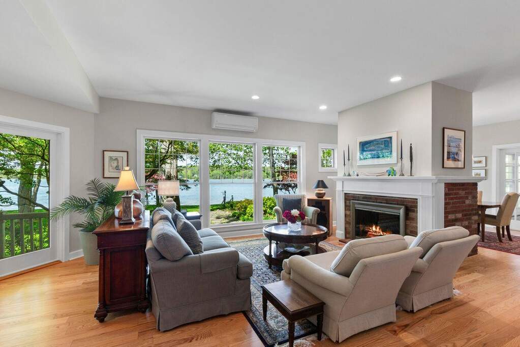5 Bedroom Single Family Home/House's Image 3