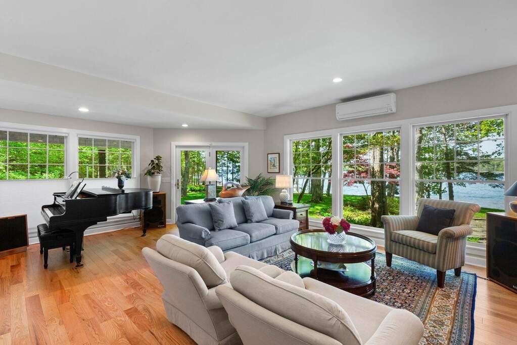 5 Bedroom Single Family Home/House's Image 4
