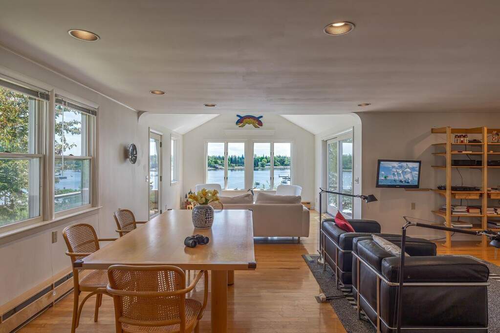 2 Bedroom Single Family Home/House's Image 8