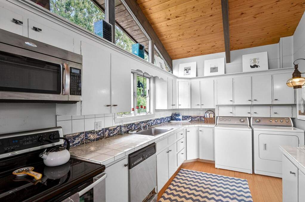 3 Bedroom Single Family Home/House's Image 8