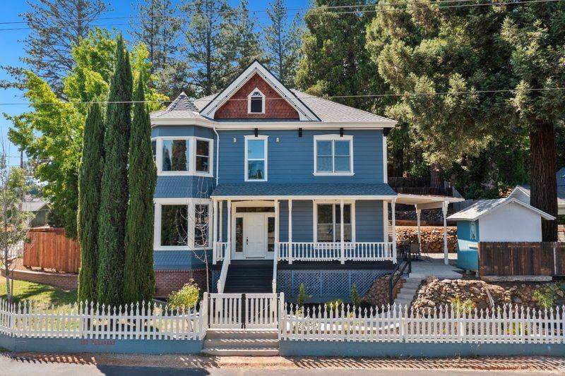 102 Pleasant Street photo