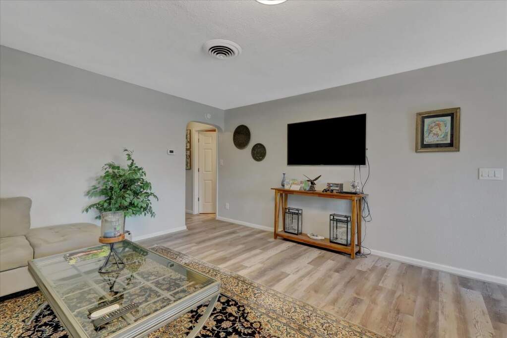 370 Pine Way, Yuba City, CA 95991