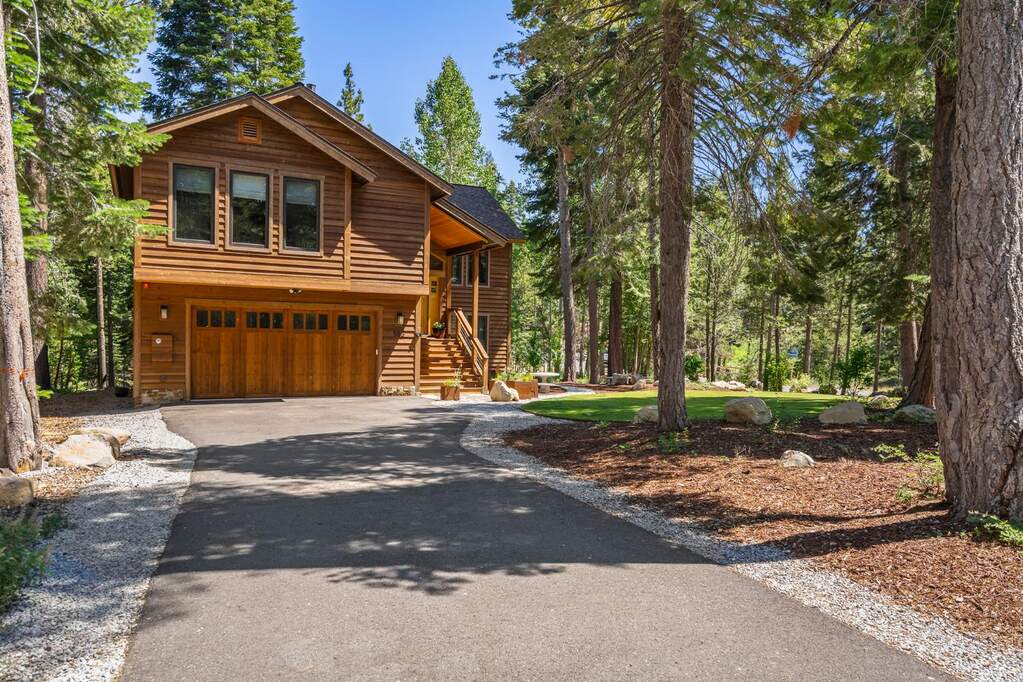 563 Robin Road photo