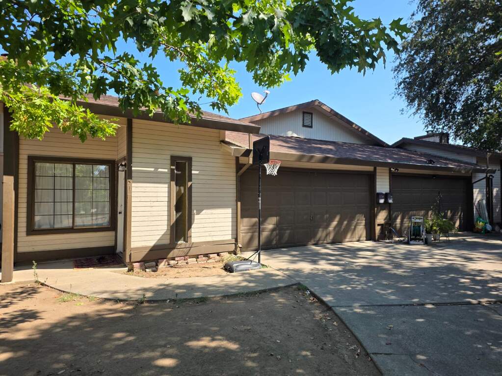 5151-5153 Janell Way photo