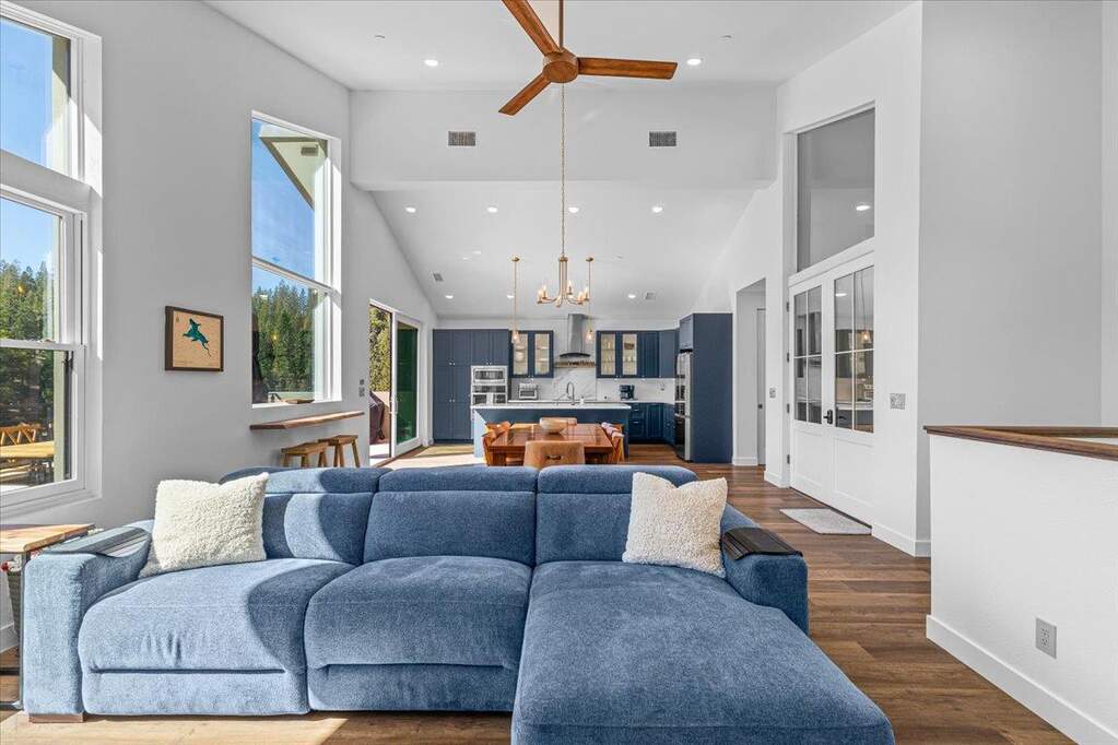 20603 Longridge Court, Groveland, CA 95321