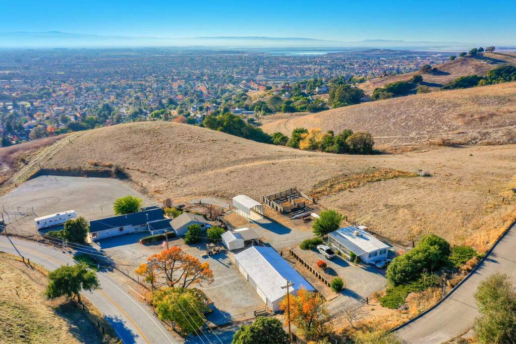 2375 Old Calaveras Road, Milpitas, CA 95035