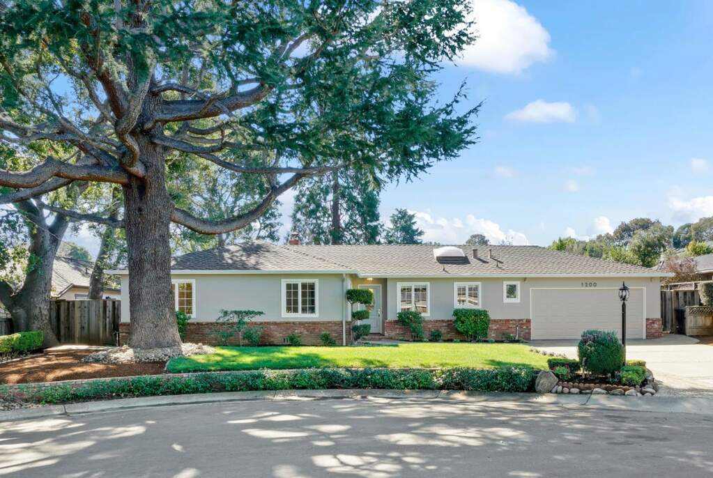 1200 Brucito Avenue, Los Altos, CA 94024