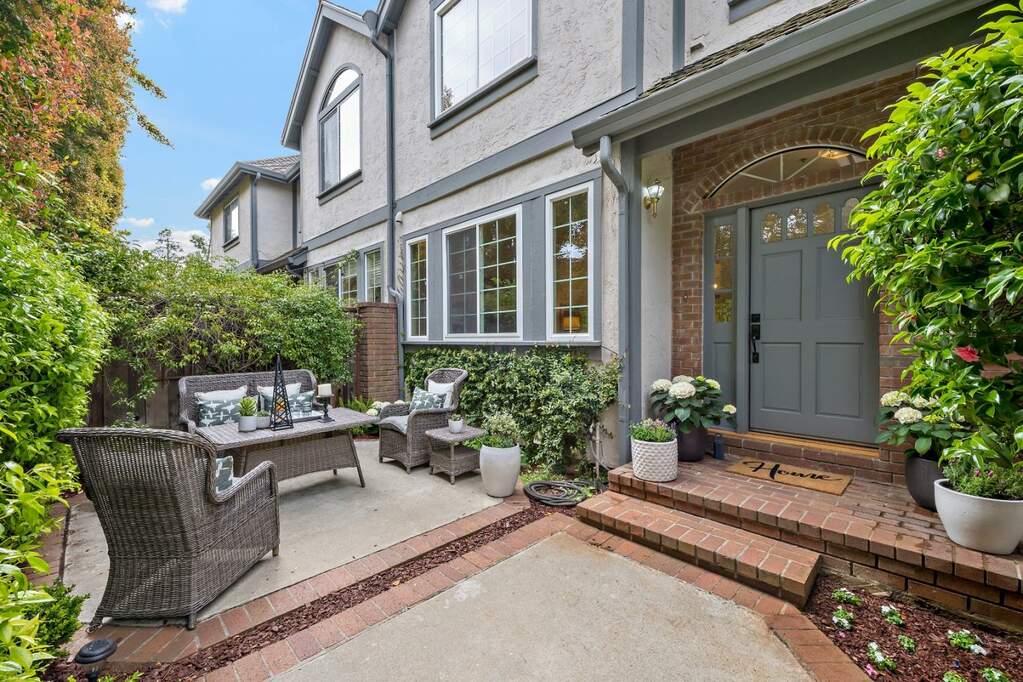 587 Lassen Street, Los Altos, CA 94022