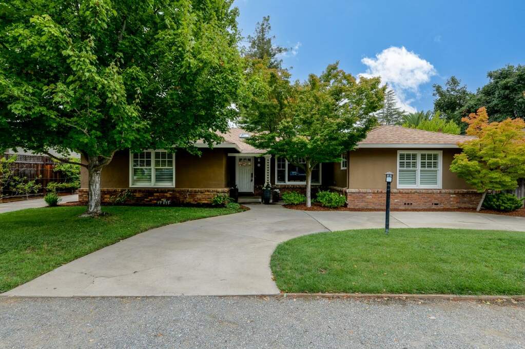 345 Arboleda Drive, Los Altos, CA 94024