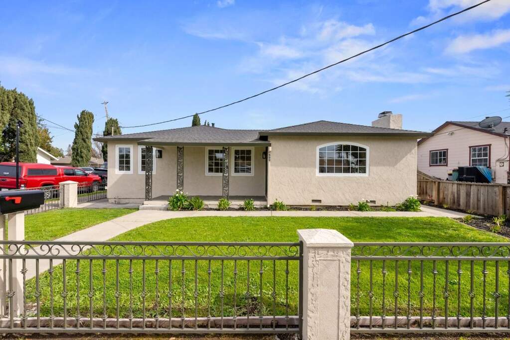 590 Stanford Avenue, Redwood City, CA 94063