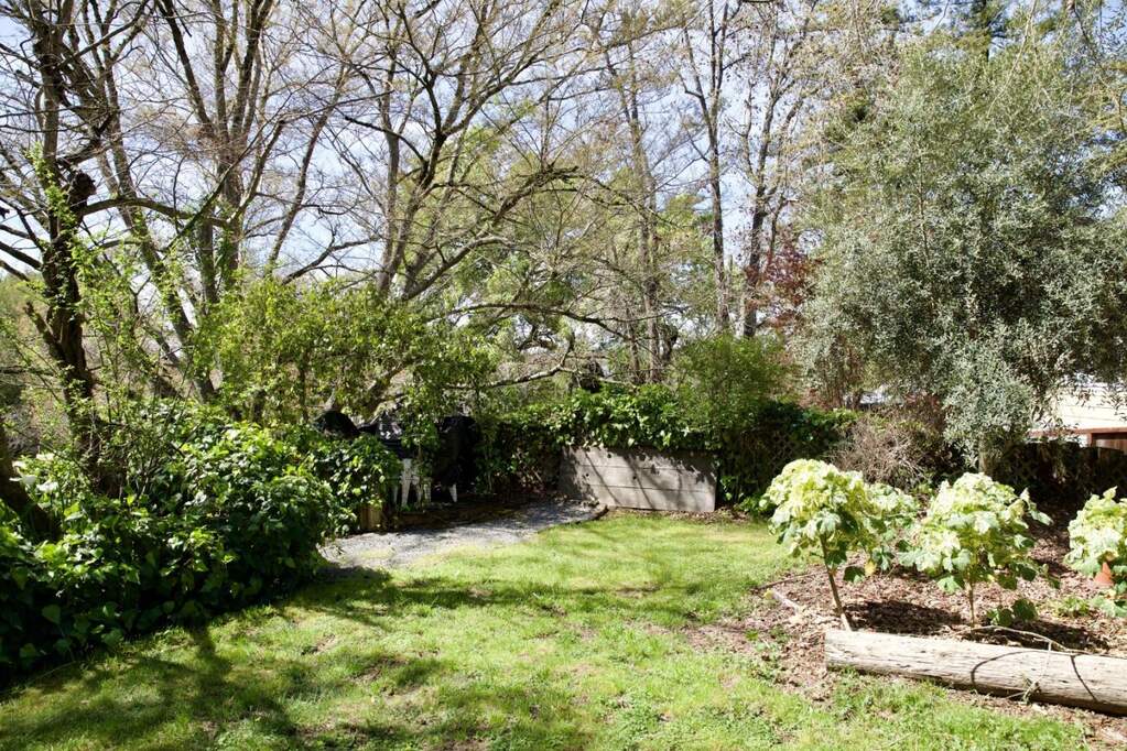 9989 Oak Street photo