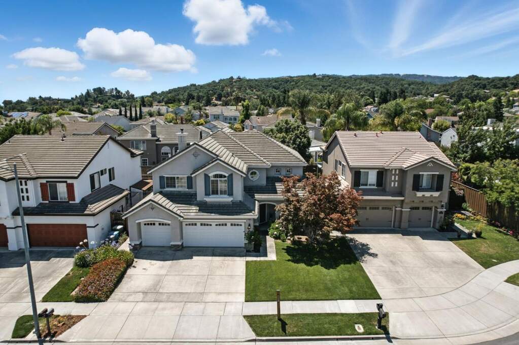 1480 Finch Lane, Gilroy, CA 95020