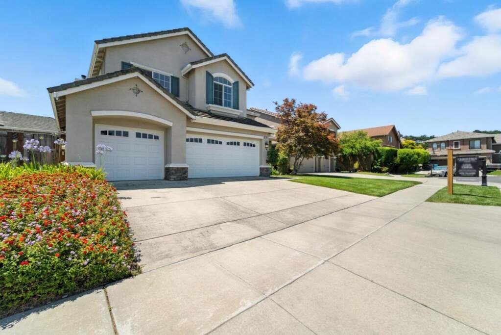 1480 Finch Lane, Gilroy, CA 95020