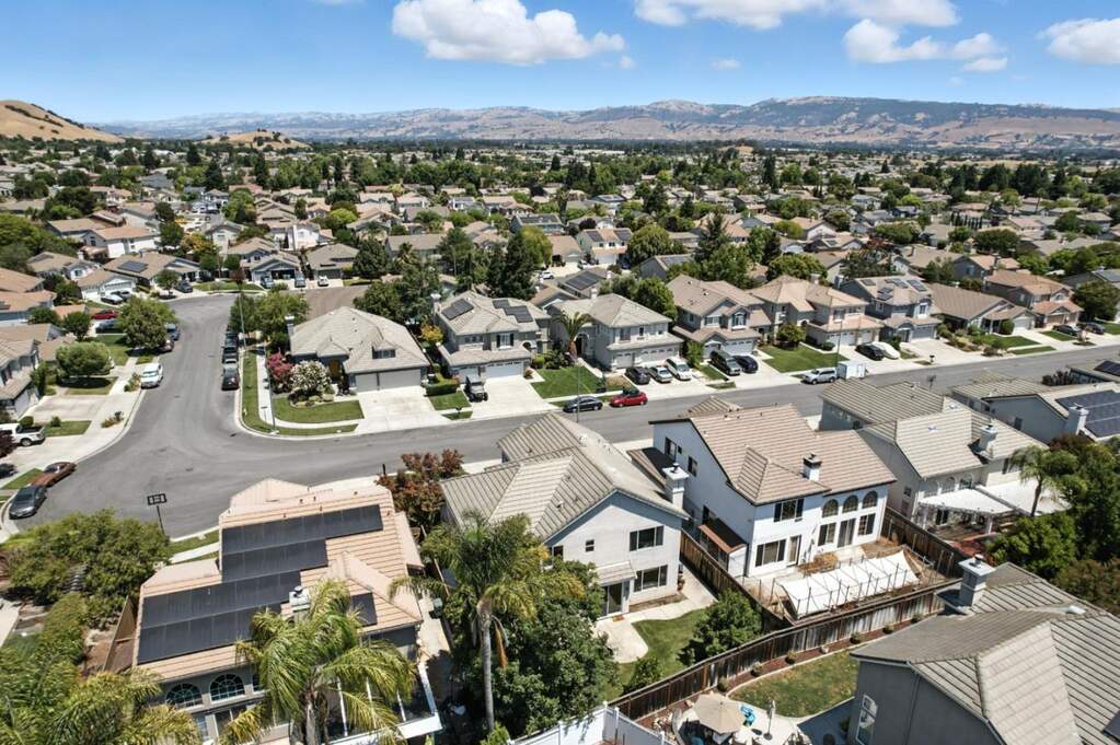 1480 Finch Lane, Gilroy, CA 95020