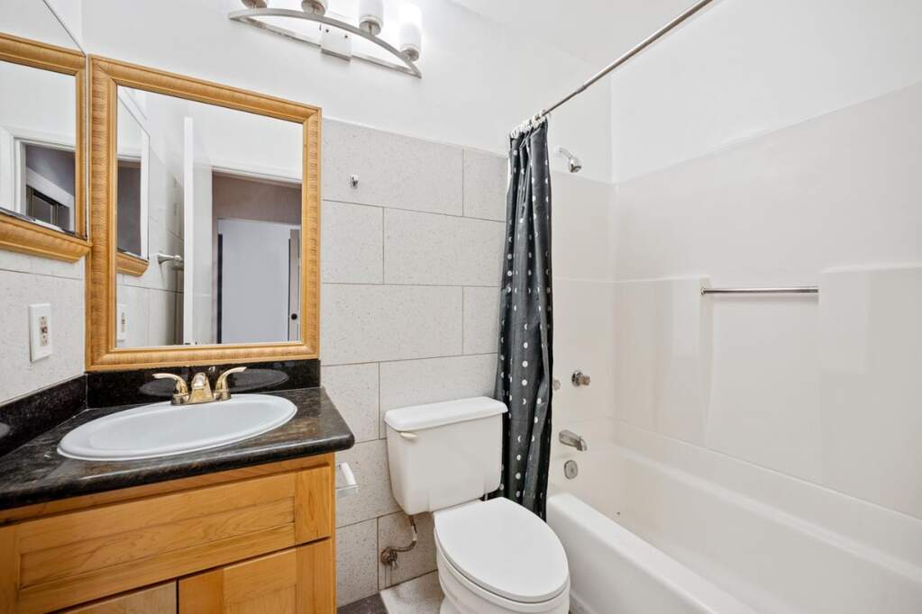 441 W Macarthur Boulevard, Oakland, CA 94609