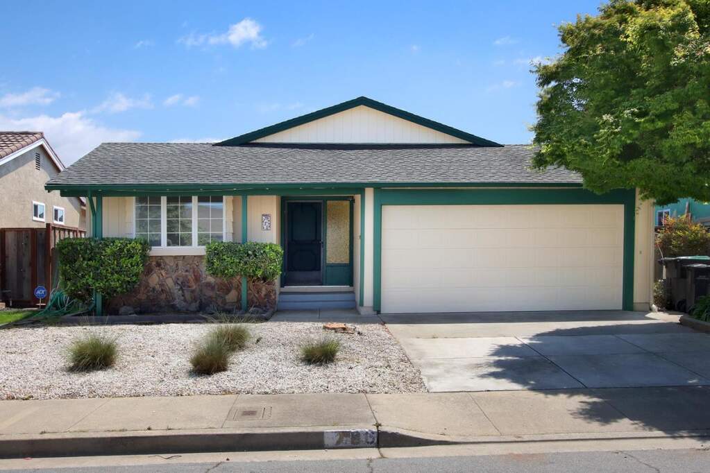 786 Bronte Avenue photo