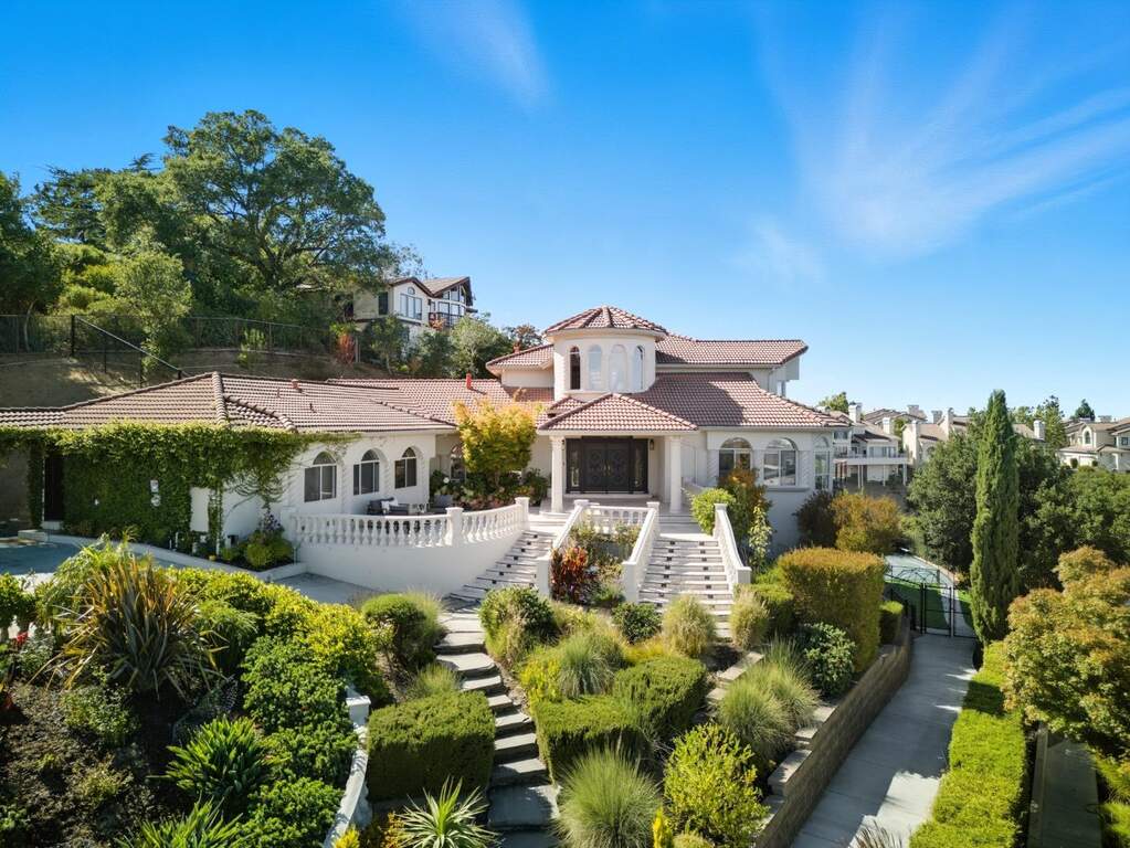 1 Lewis Ranch Road photo