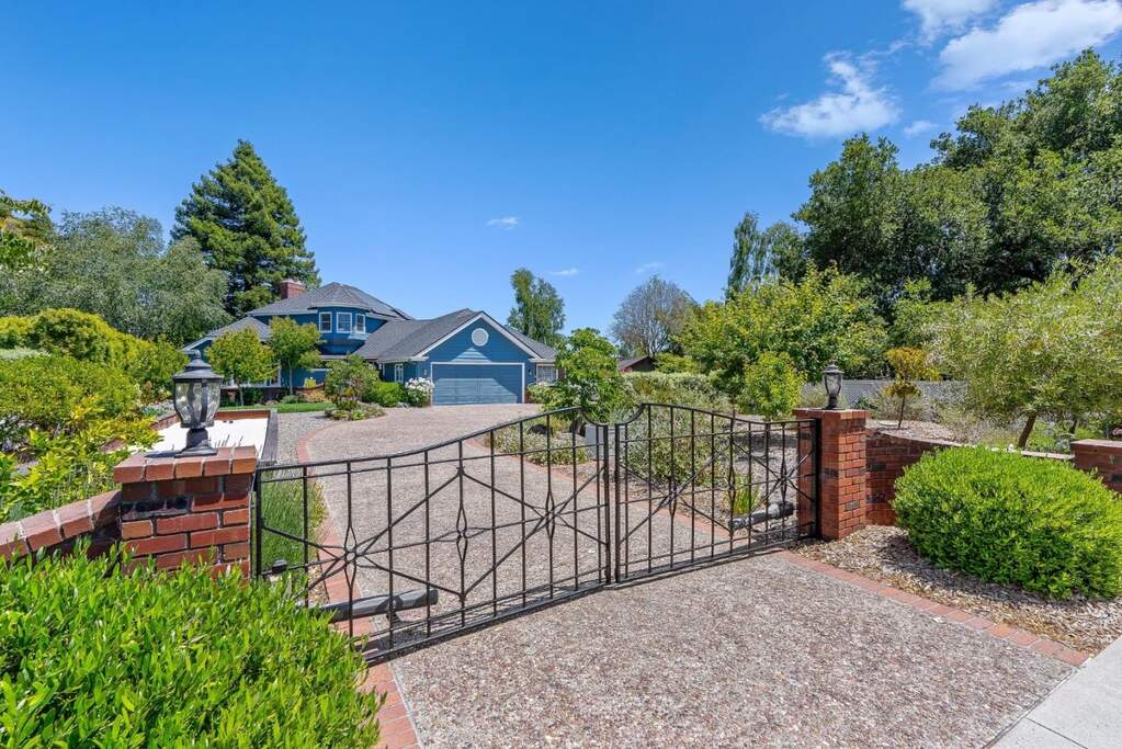1212 Laurent Street photo