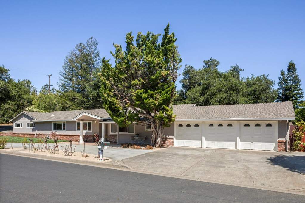 880 Moana Court photo