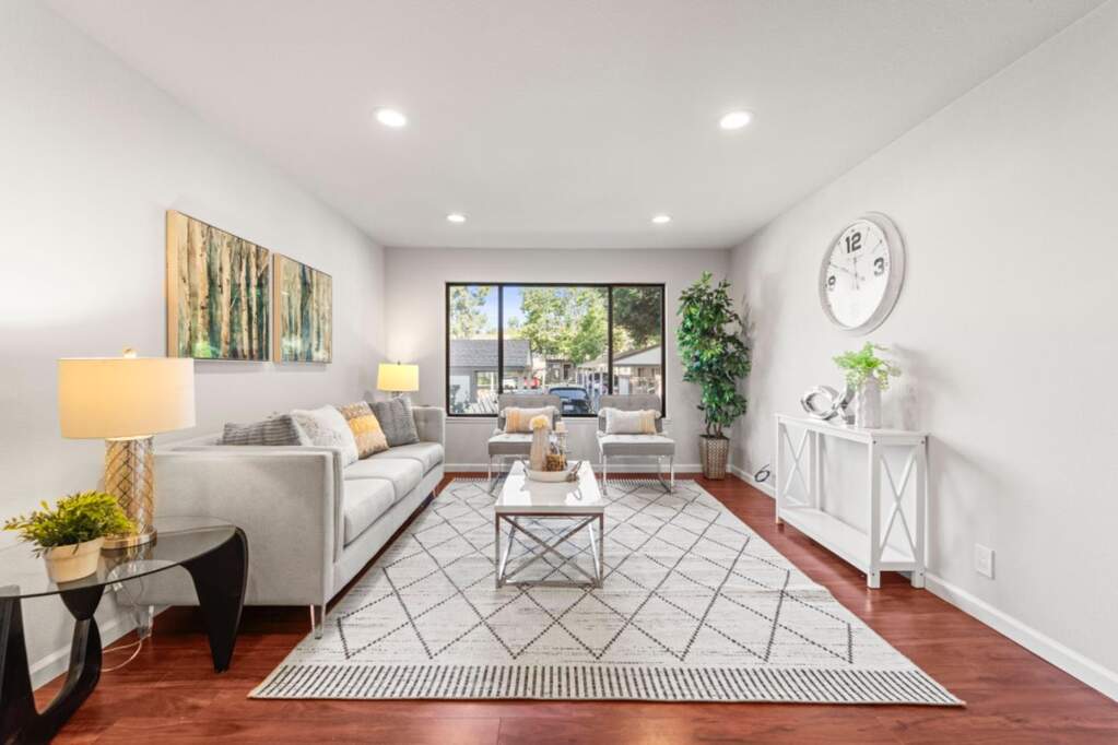 231 Galano Plaza photo