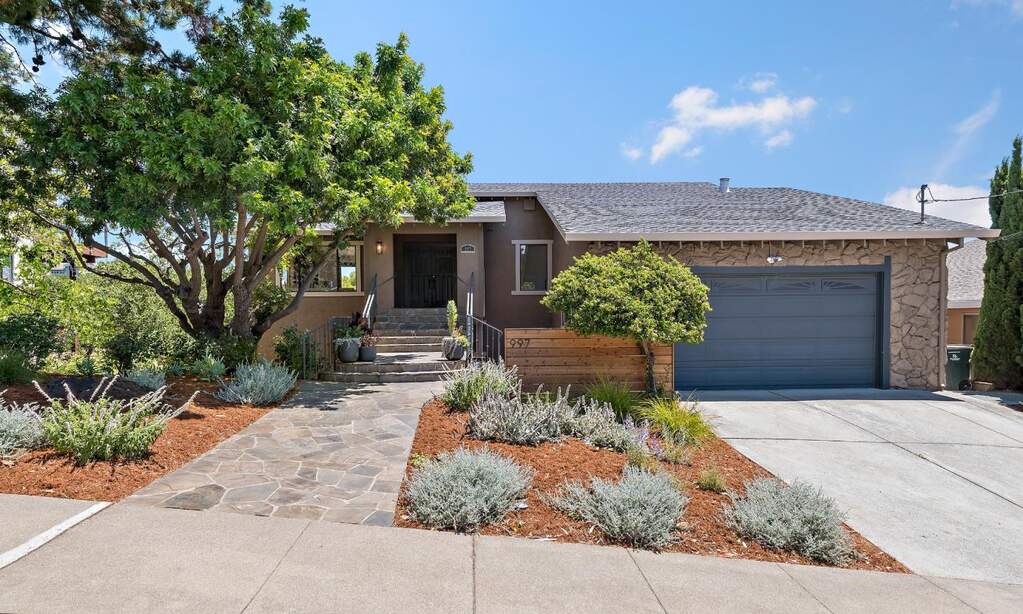 997 Crestview Drive photo