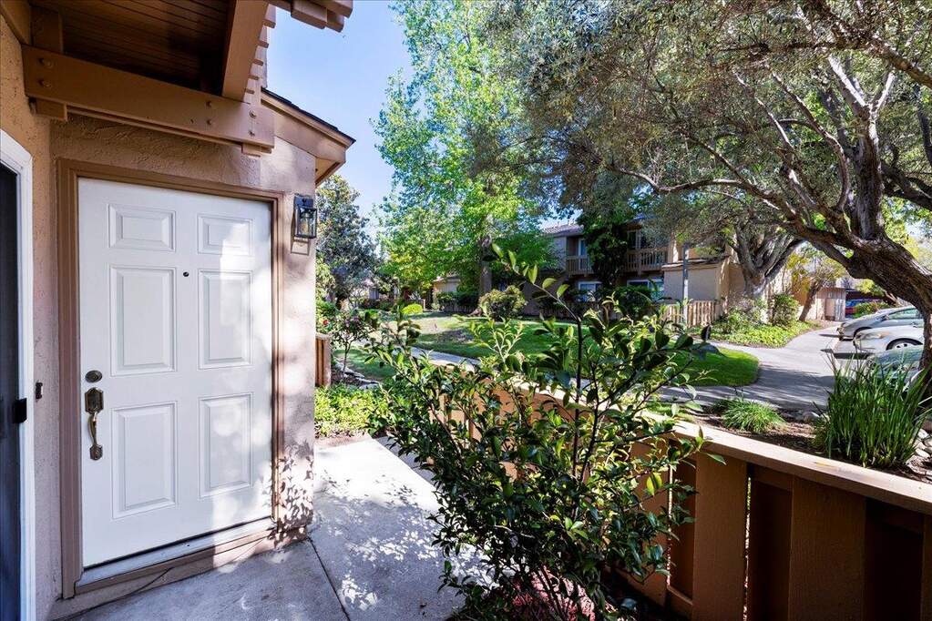 125 Connemara Way #16, Sunnyvale, CA 94087