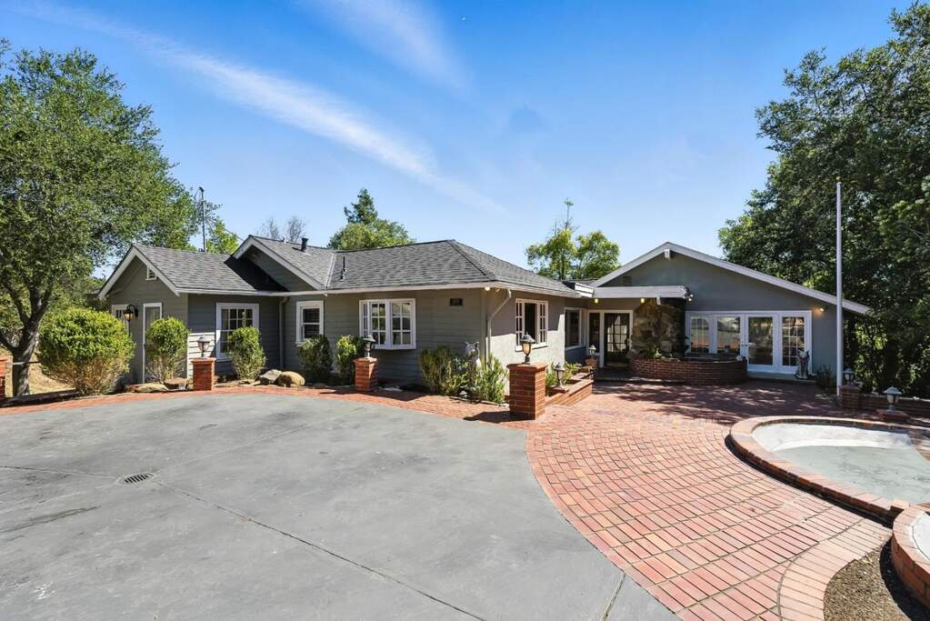 18711 Withey Road photo