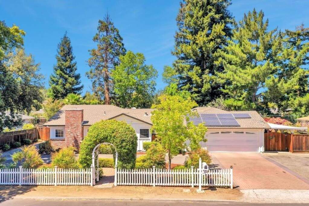 667 Cuesta Drive photo