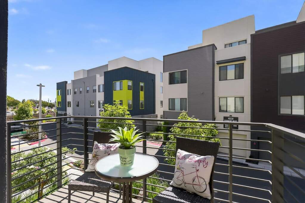 3891 Vanguard Common #1004 photo