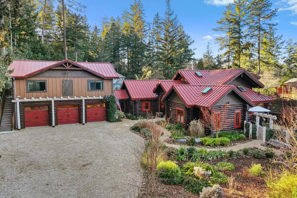 44 Pine Avenue photo