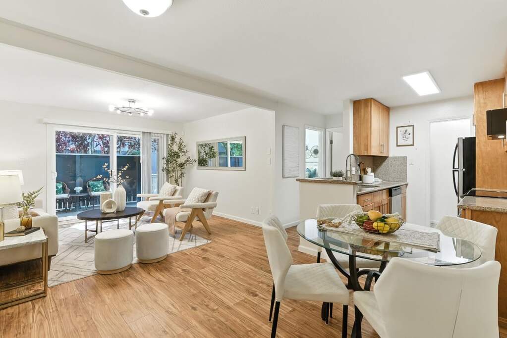 103 Piccadilly Place #A photo