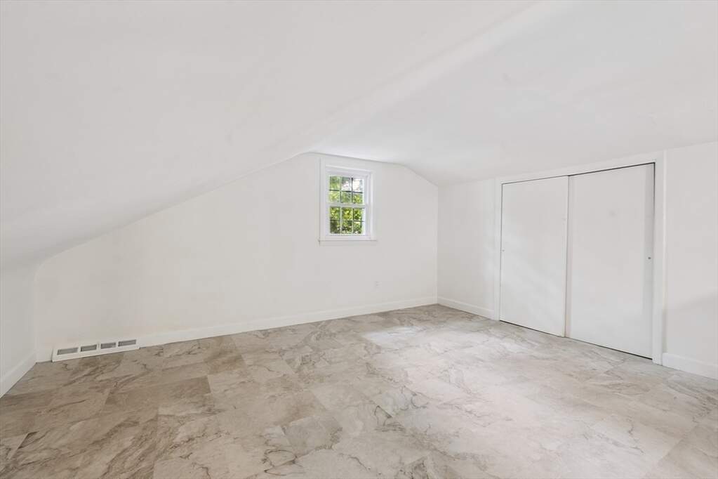 3 Bedroom Single Family Home/House's Image 9