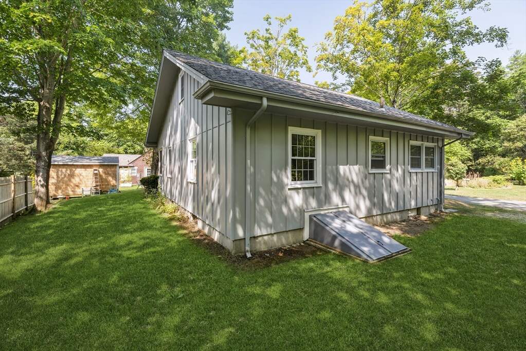 3 Bedroom Single Family Home/House's Image 14