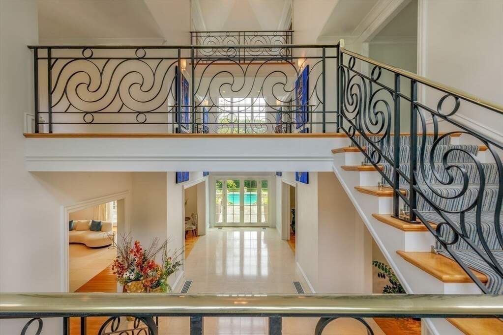 8 Bedroom Single Family Home/House's Image 13