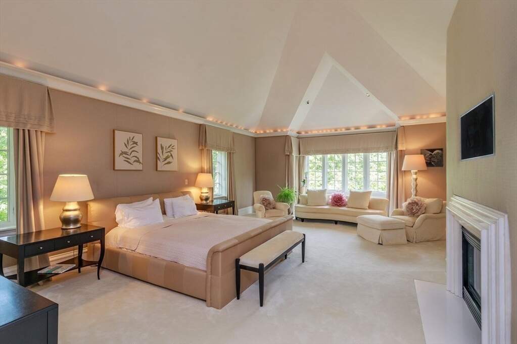8 Bedroom Single Family Home/House's Image 14