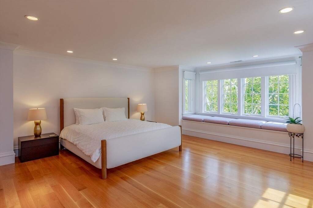 8 Bedroom Single Family Home/House's Image 21