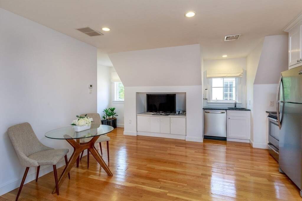 8 Bedroom Single Family Home/House's Image 30