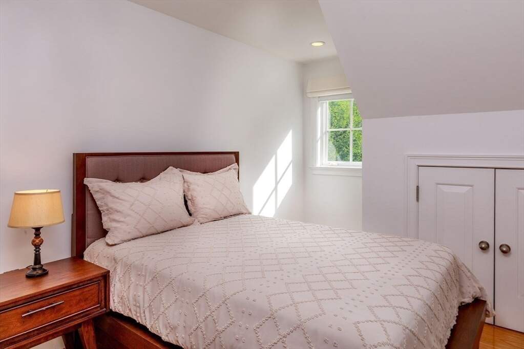 8 Bedroom Single Family Home/House's Image 32