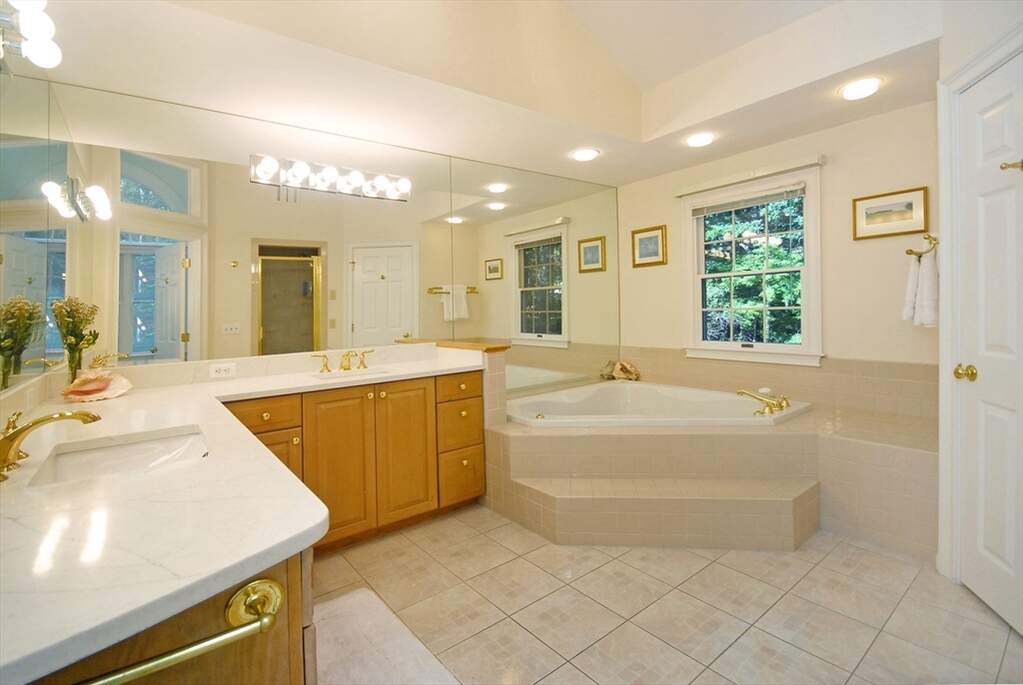4 Bedroom Single Family Home/House's Image 23