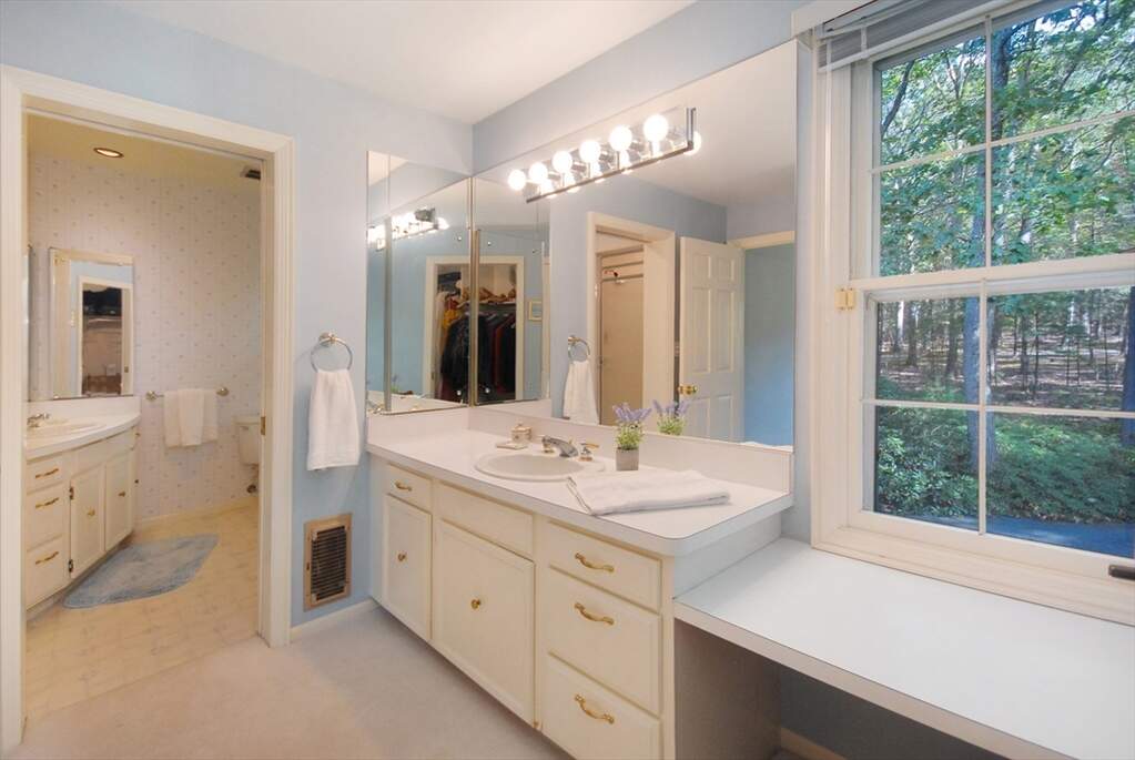 4 Bedroom Single Family Home/House's Image 27