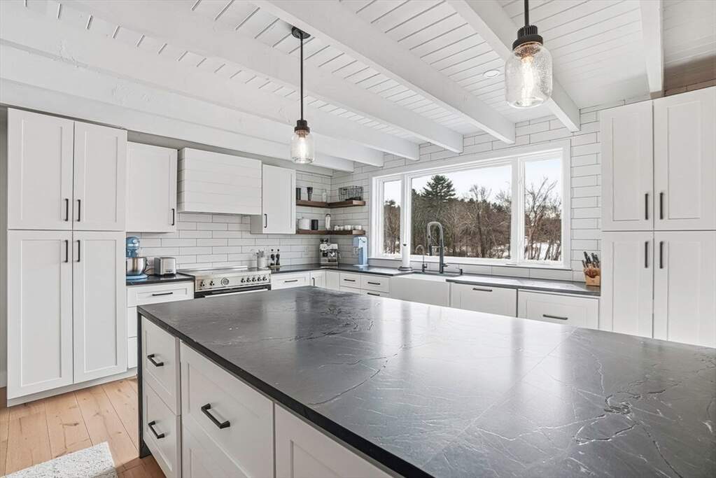 4 Bedroom Single Family Home/House's Image 7